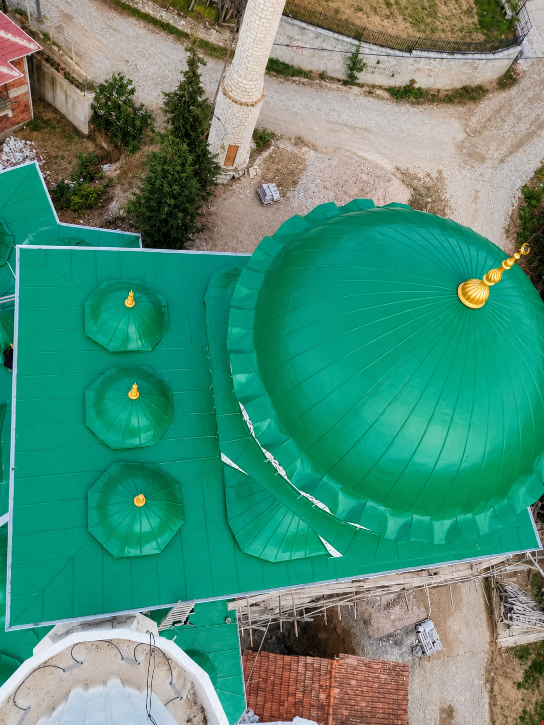 Perçin Köyü Merkez Camii tamamlanan kaplama